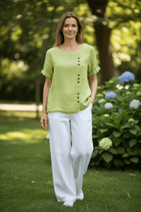 KELLYRA – Women’s Short-Sleeve Blouse with Clean Round Neck and Minimal Design
