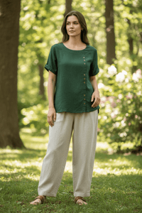 KELLYRA – Women’s Short-Sleeve Blouse with Clean Round Neck and Minimal Design